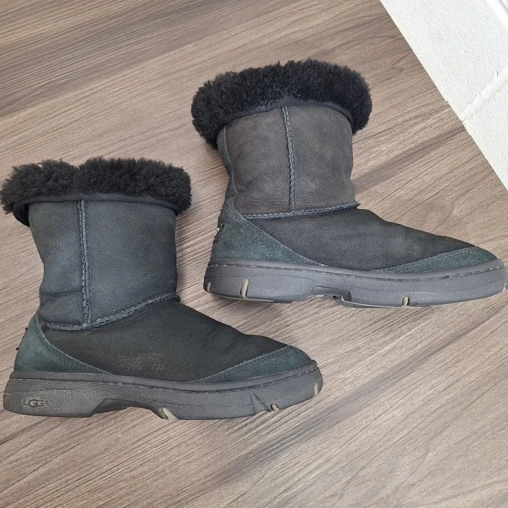 UGG Australia Ultimate Short 5275 Black Suede Sheepskin Slip On Boots Women's W5